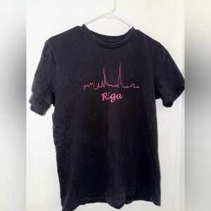 riga black short sleeve graphic tshirt
